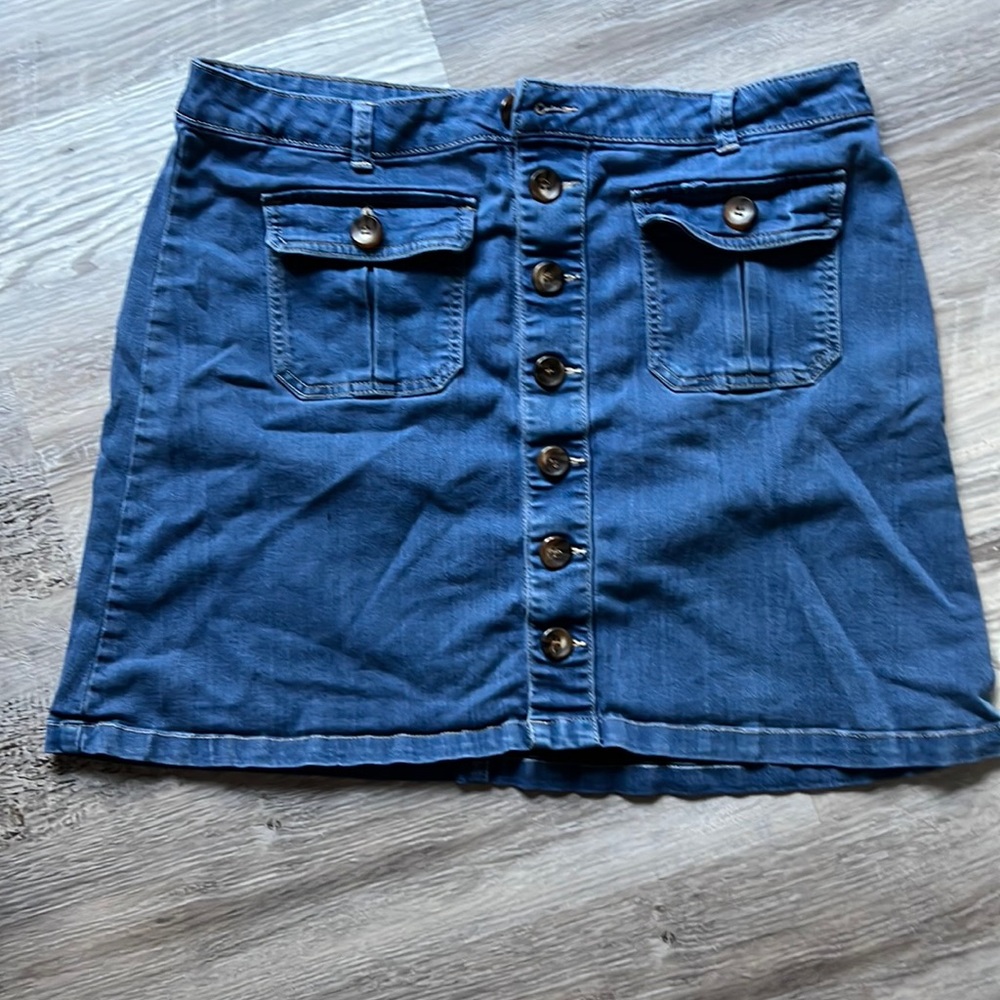 Democracy size 12 denim blue jean skirt